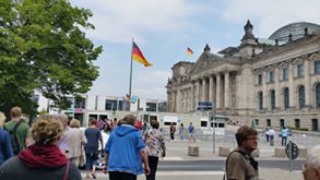 vor dem Bundestag